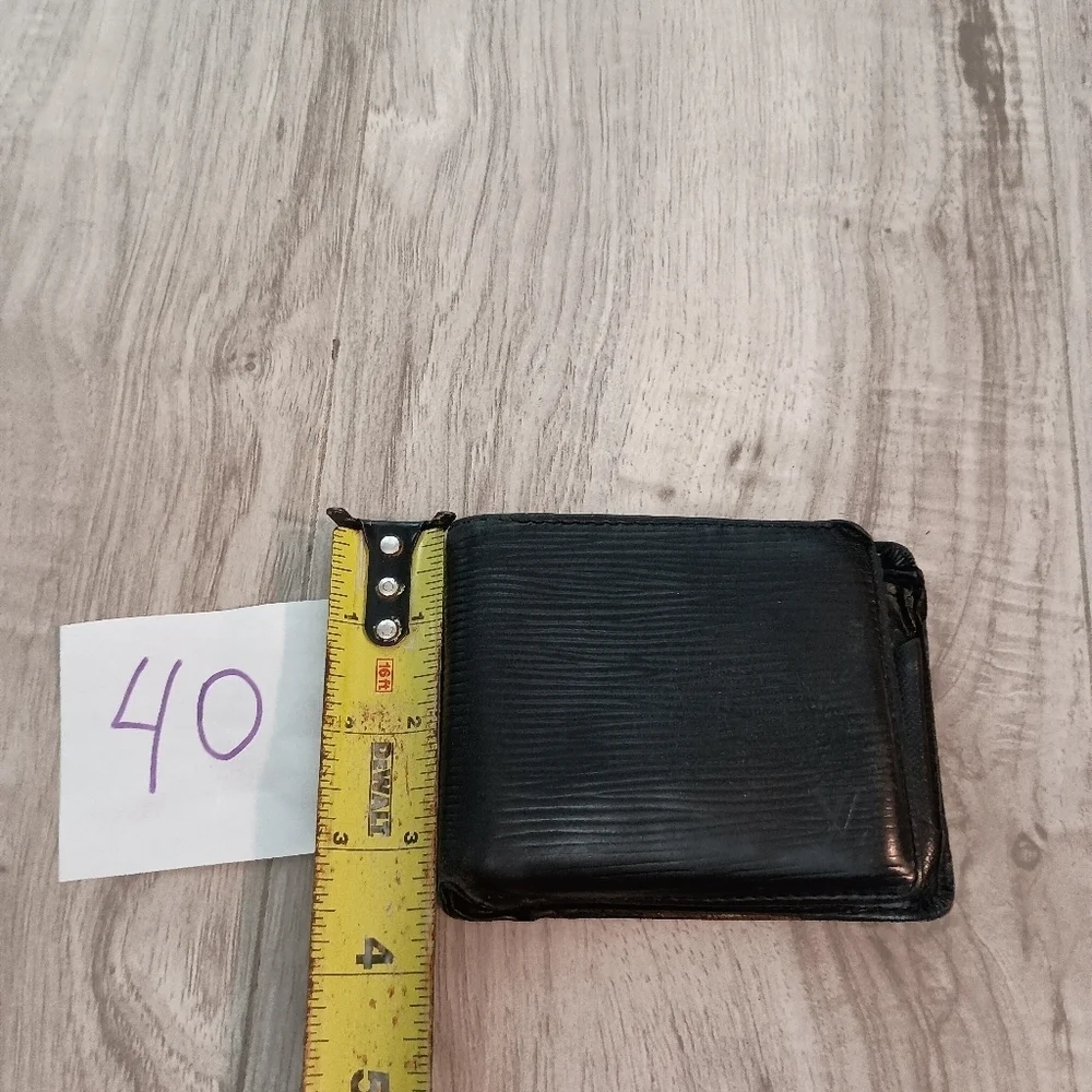 Authentic LOUIS VUITTON EPI LEATHER MENS BIFOLD WALLET BLACK